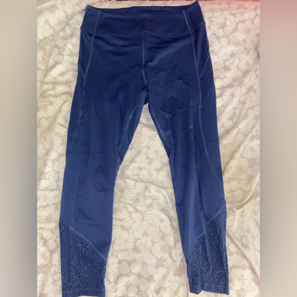 NWOT Pink High Waisted Cropped Lace Leggings